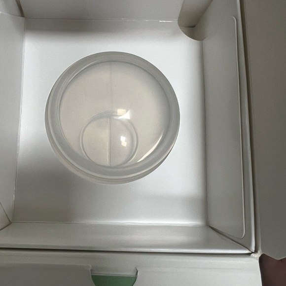 Elvie Catch Secure Milk Collection Cups 2 Cups 2 Skirts Discreet Reusable NEW - Picture 6 of 6